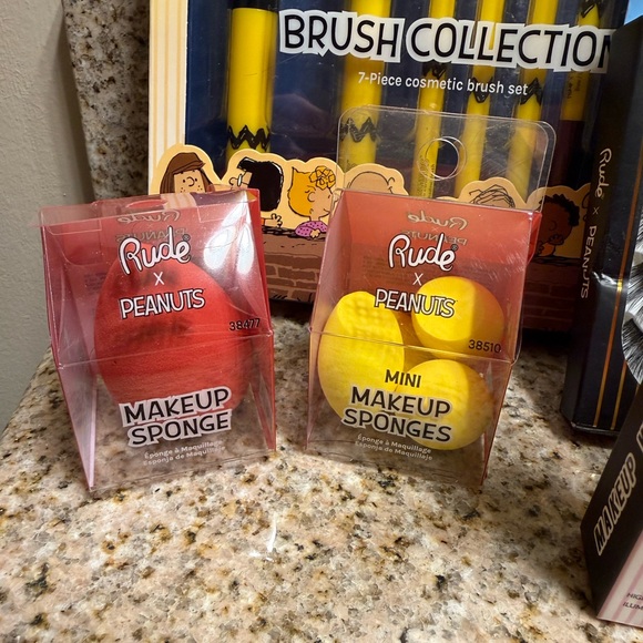 Rude X Peanuts Makeup Bundle - Picture 4 of 4
